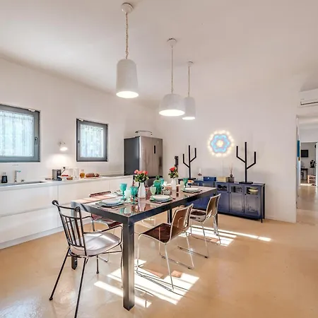 Casale Di Ameli' 5, Emma Ostuni